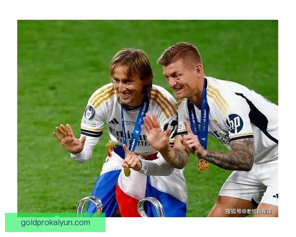 罗德里更衣室融入顺利，与队友互动融洽表现稳健